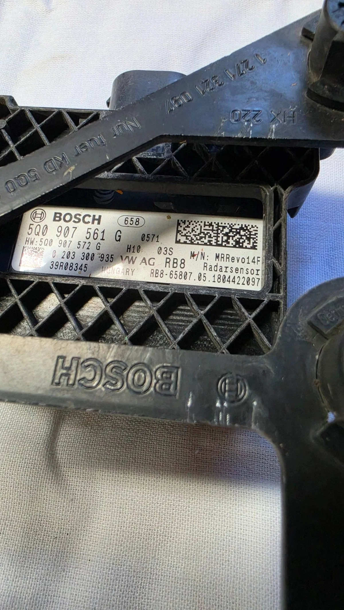 Adaptiivinen vakionopeudensäädin eteen Volkswagen PASSAT B8 5Q0907561G image 3