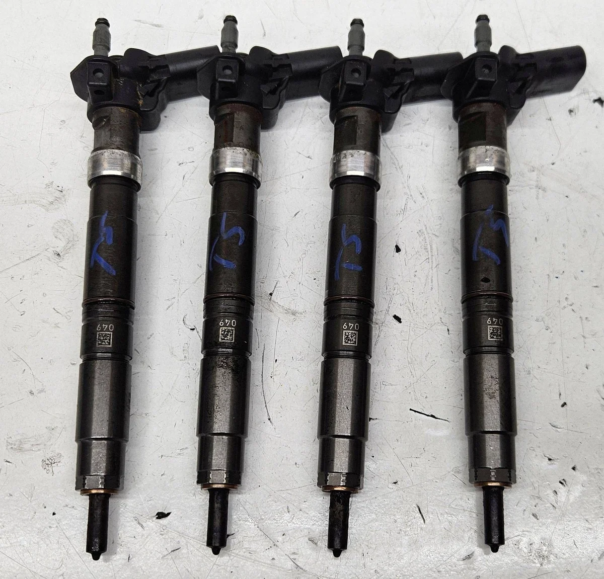 Injecteur VW Transporter T5 2.0 TDI 03L130277C