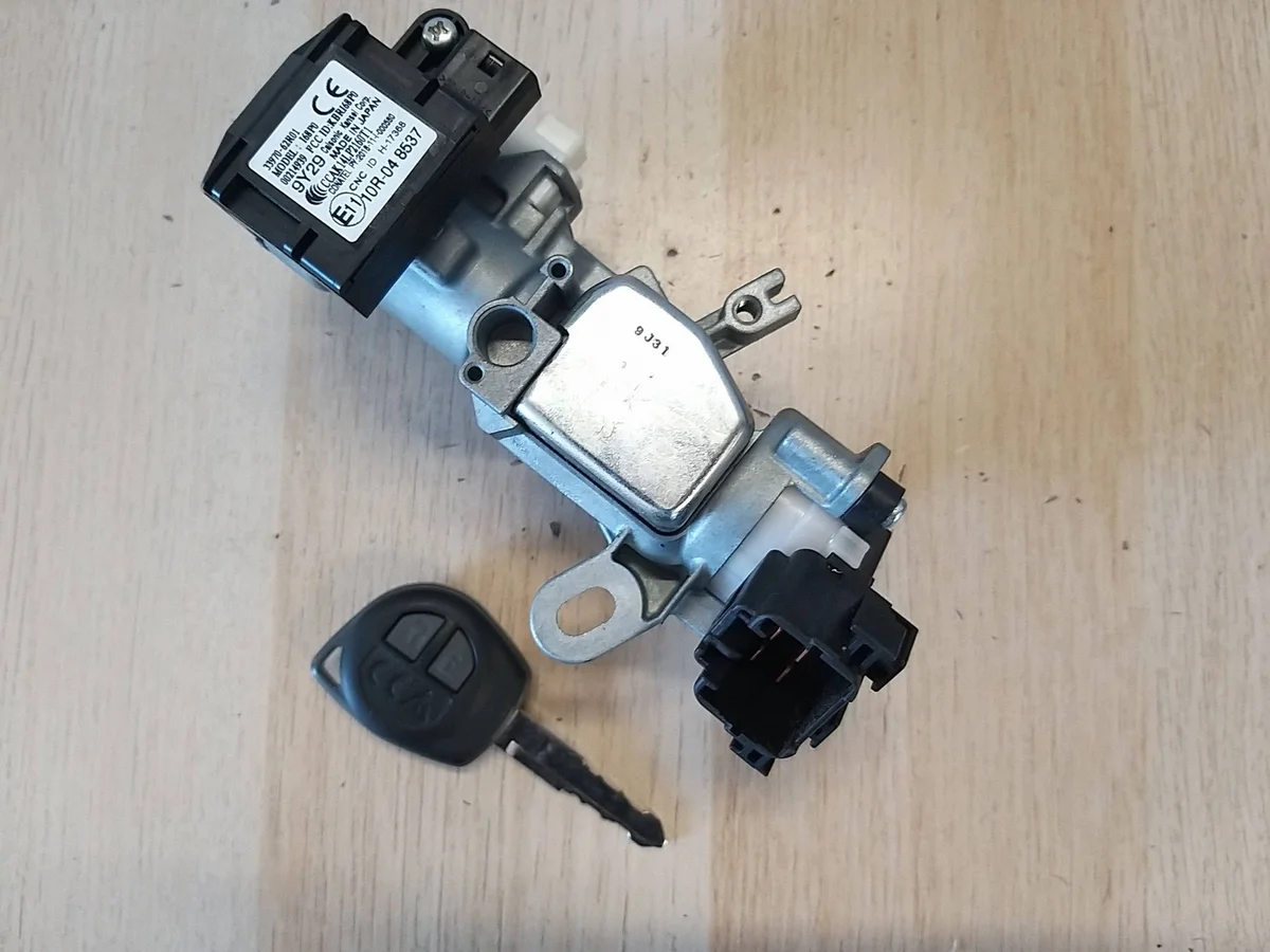 Suzuki Swift MK8 Canhão da Ignição 3397062R01