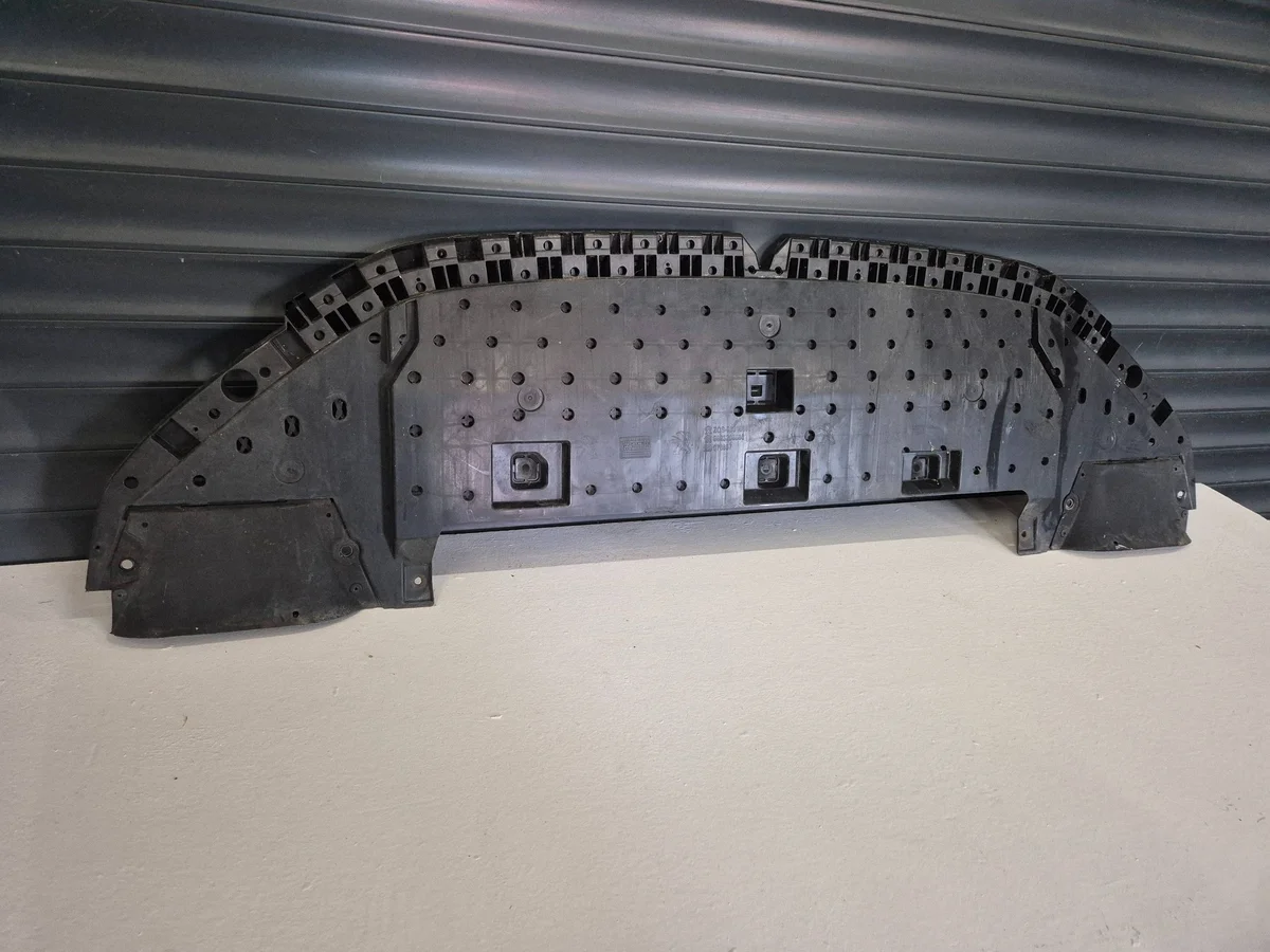 Cache sous pare-chocs avant Peugeot 208 II 9823206580