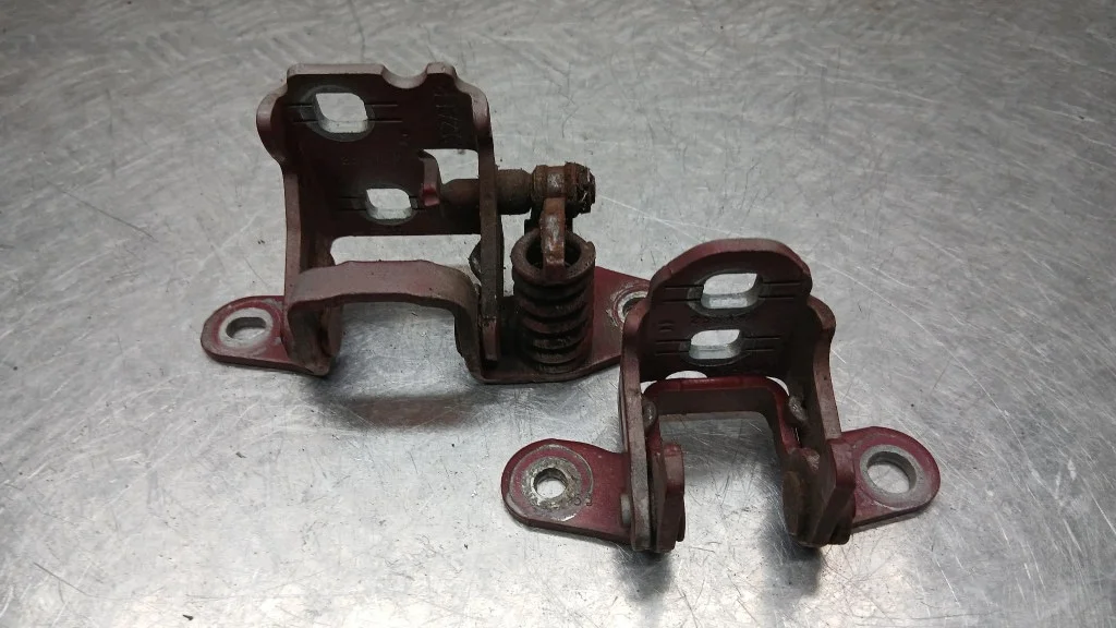 Dodge Caliber Front Right Hinge 2.0 CRD 2006-2012