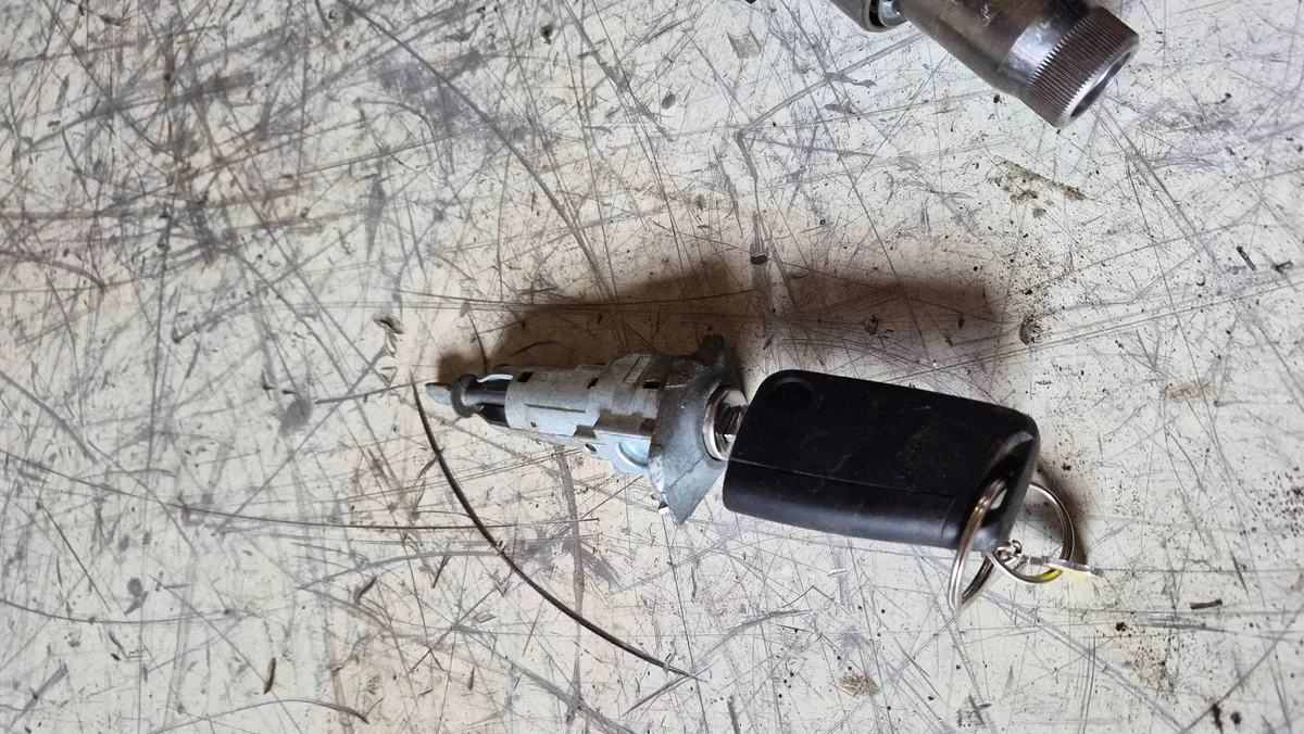 Ignition Switch Insert Skoda Octavia Mk3 III XRA9752 image 3