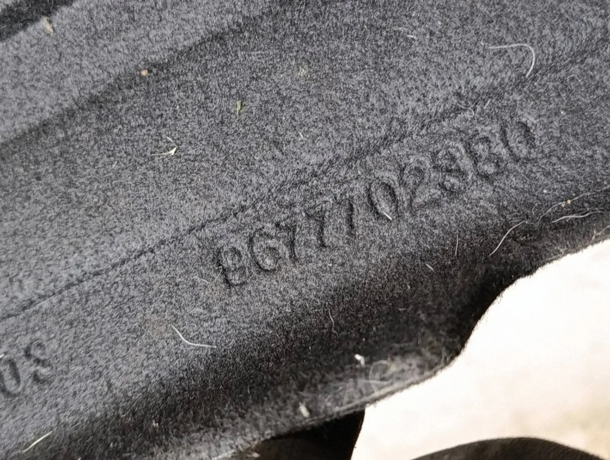Étagère coffre Peugeot 2008 I 96777023804A image 10