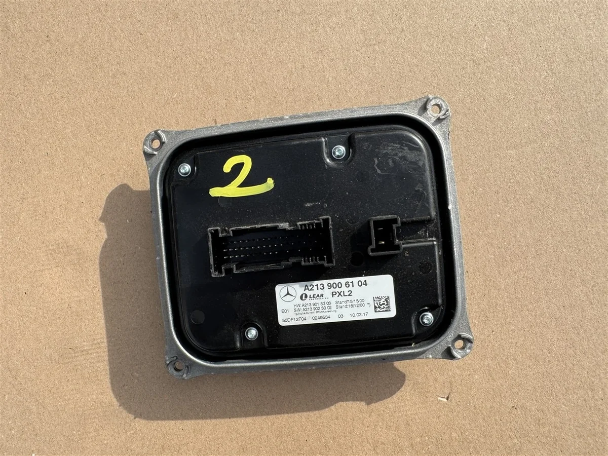 Mercedes W213 LED-ajovalojen ohjausyksikkö A2139006104