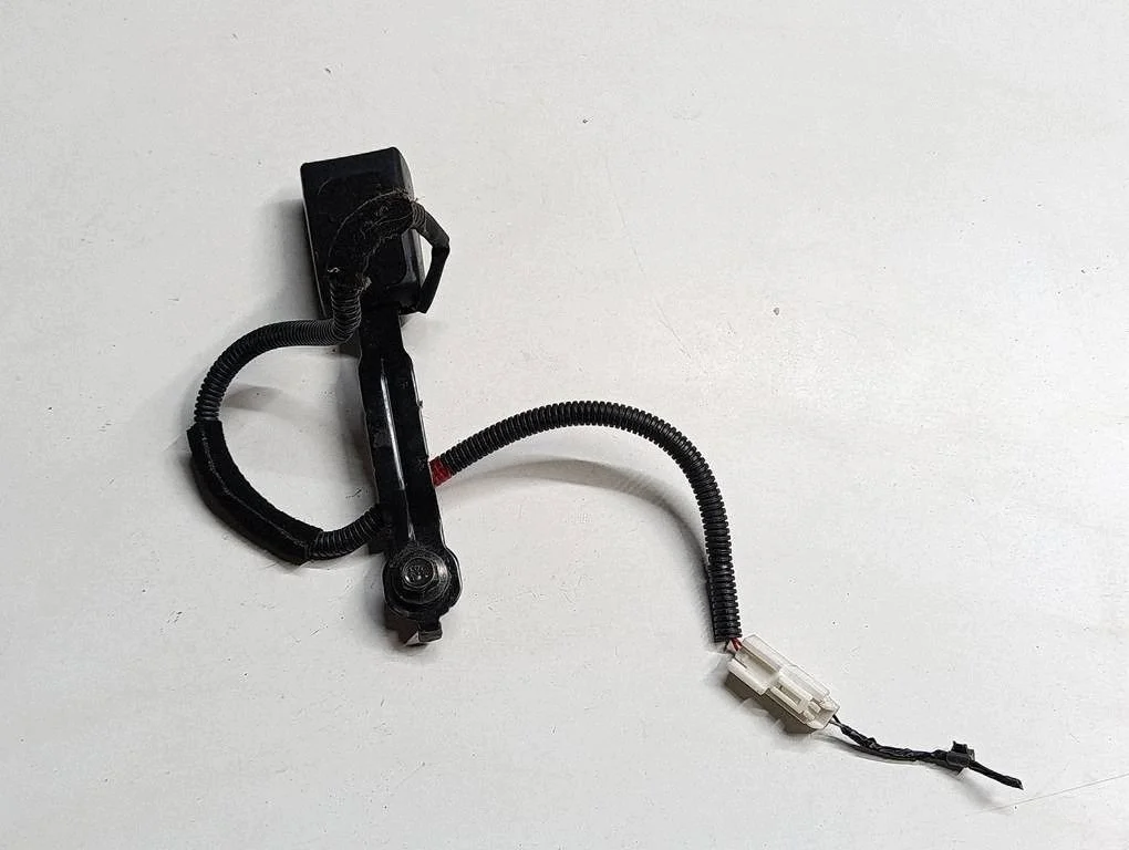 Kia Ceed 88830-A20003A turvavyön kiinnike oikea etu