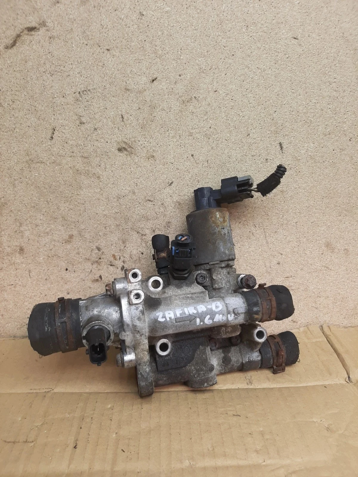 Carcaça Termostato Válvula EGR Opel Zafira B 1.6 16v 7122249