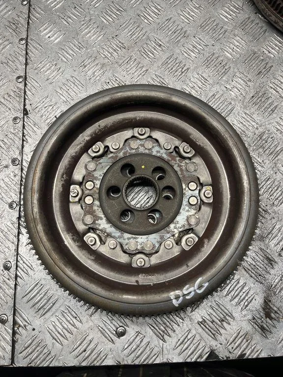 Volant moteur Audi A3 1.9 TDI 415049109