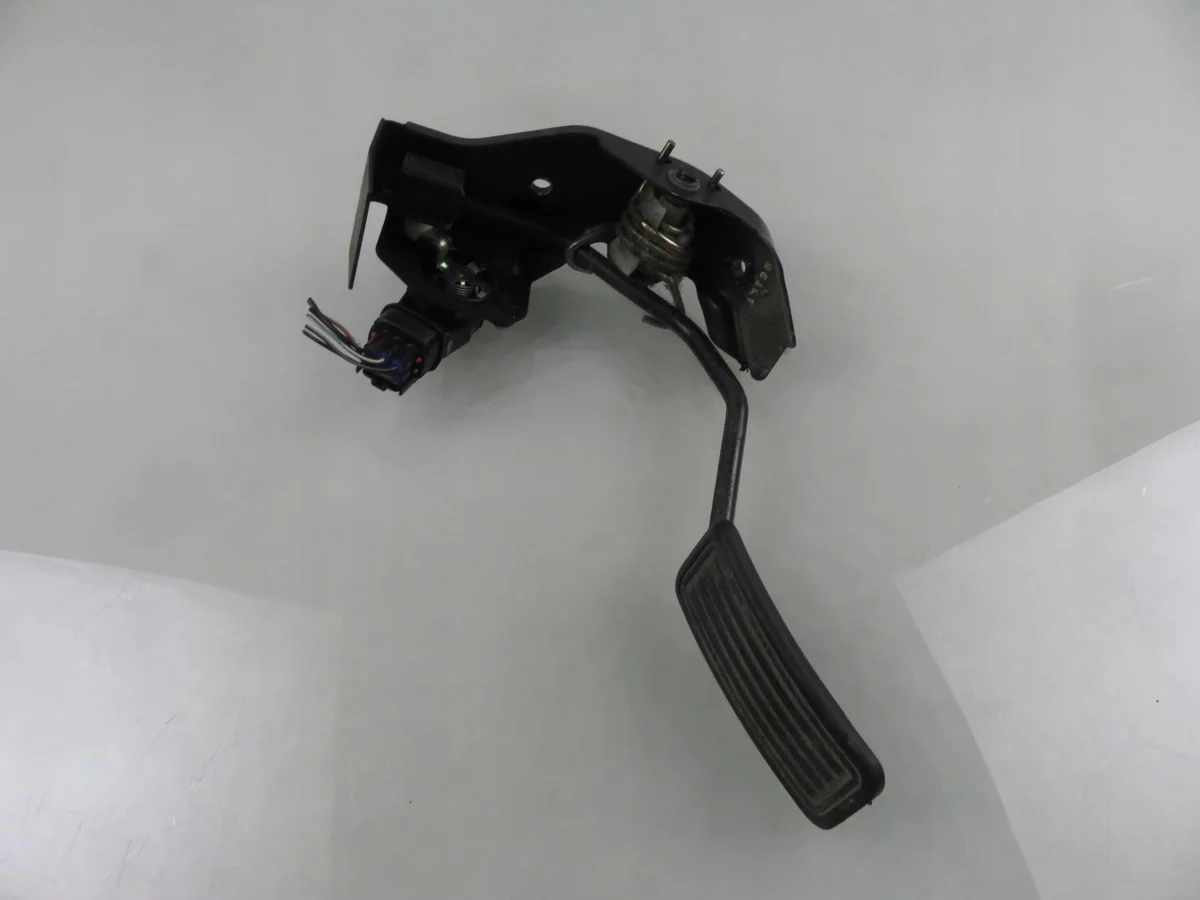 Potenziometro acceleratore Toyota Corolla E12 2.0 D-4D M1079863-8928147010