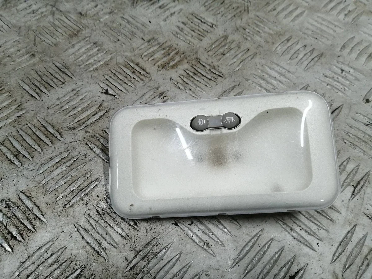Éclairage intérieur Renault Trafic III 264306877R