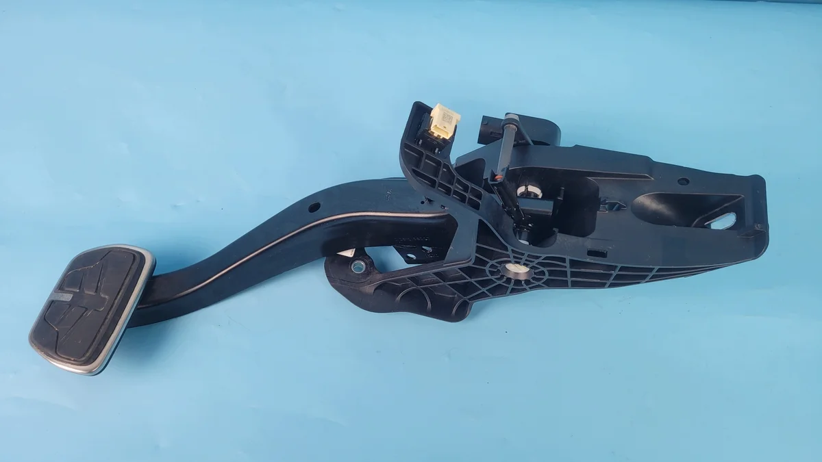 Pédale de frein BMW 3' G21 6891121