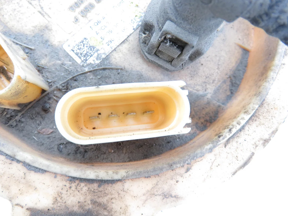 Polttoainepumppu VW Golf VII 1.6 TDI M1156961-5Q0919050P image 3