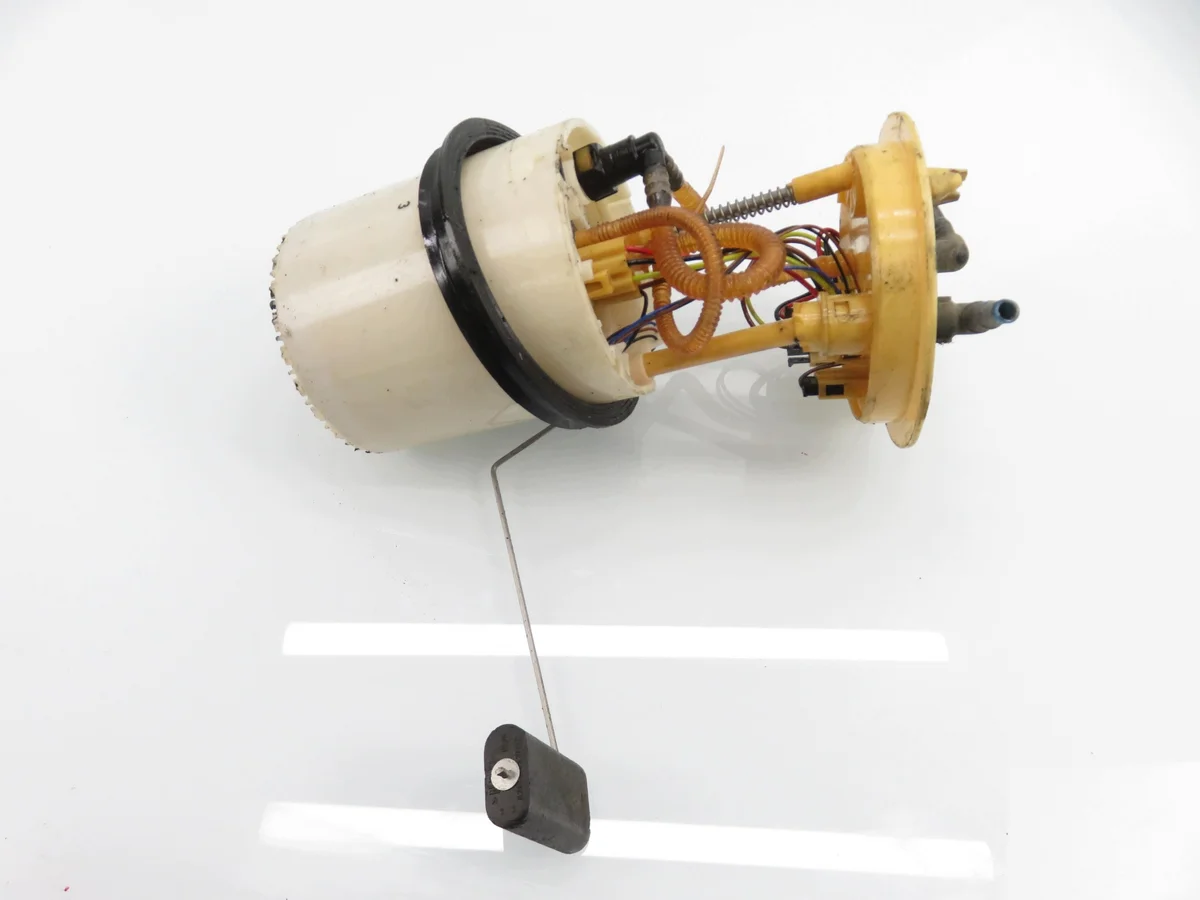 Polttoainepumppu VW Golf VII 1.6 TDI M1156961-5Q0919050P image 9