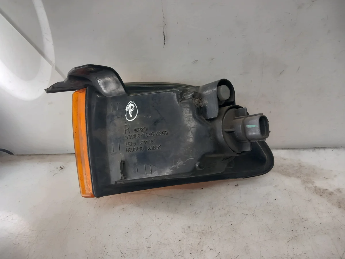 Mitsubishi Galant Knipperlicht Voor Rechts 045-4365R
