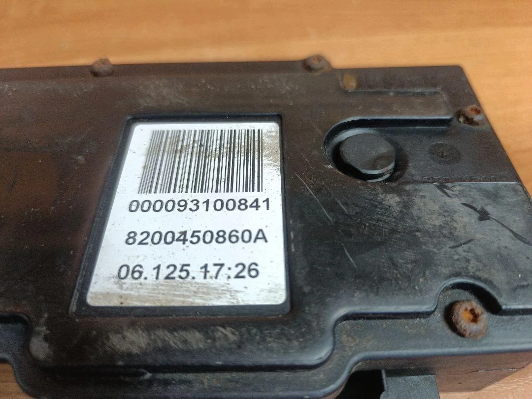 Sähköinen käsijarru Renault 8200450860A