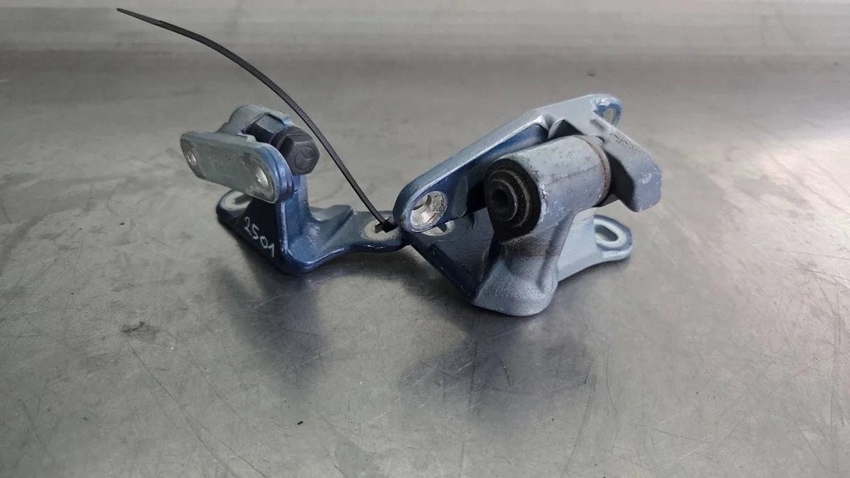 MERCEDES W245 W169 Cerniera Porta Destra Anteriore DQN2096