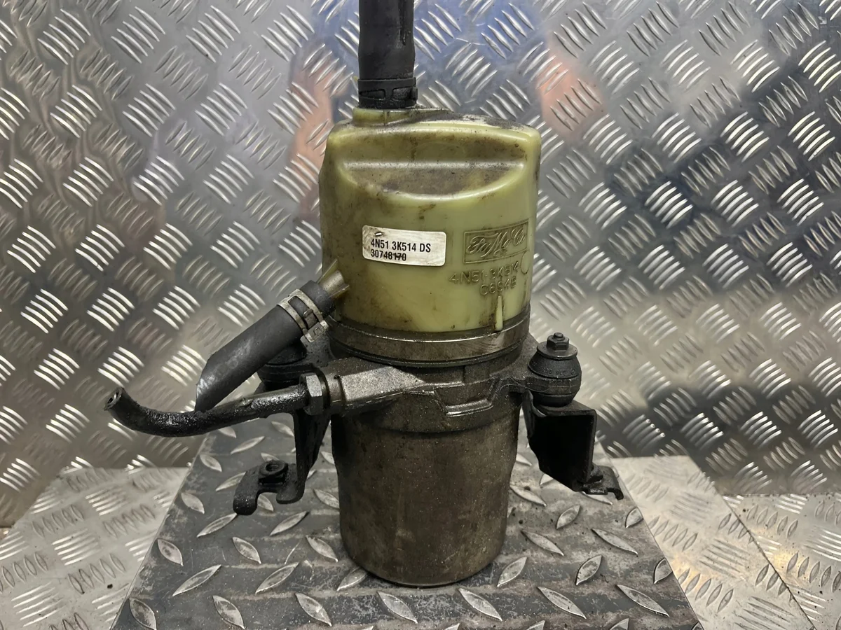 Ohjaustehostimen pumppu Volvo S40 II 1.6 D 4N513K514DS