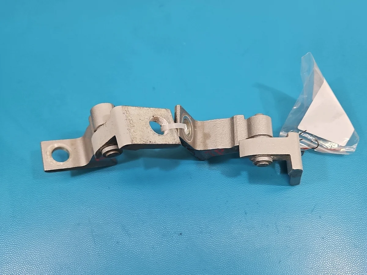 Cerniera Porta Posteriore Destra VW Golf Sportsvan 8K0831402P