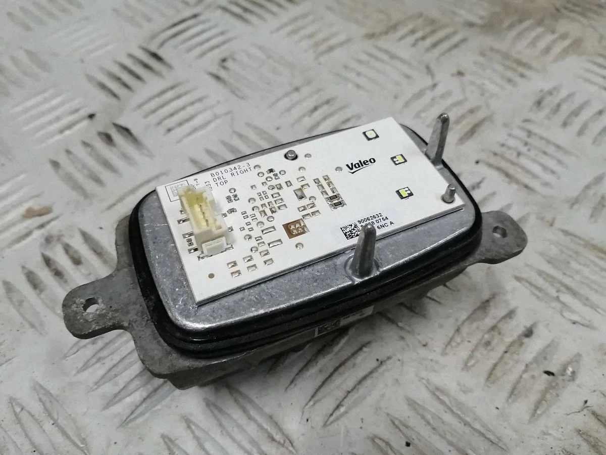 Renault Megane IV ajovalojen ohjausyksikkö oikea 90072333