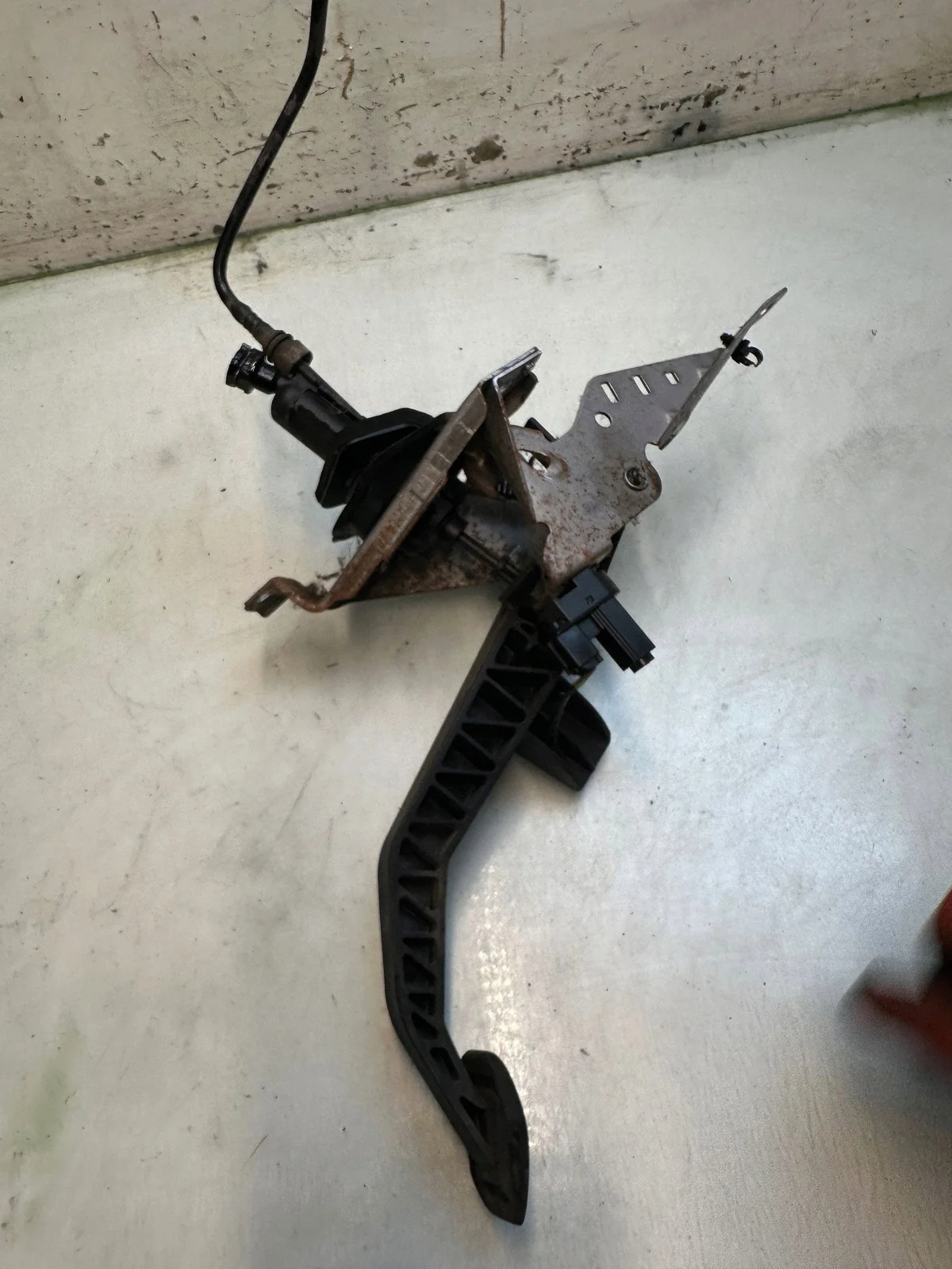 Pedal embrague Volvo V50 4N517B633AN