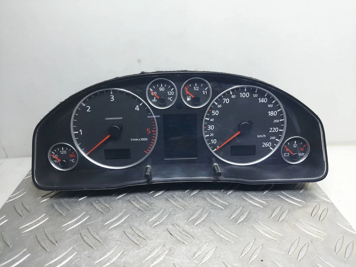 Mittaristo Audi A6 C5 2.5 TDI 110080128