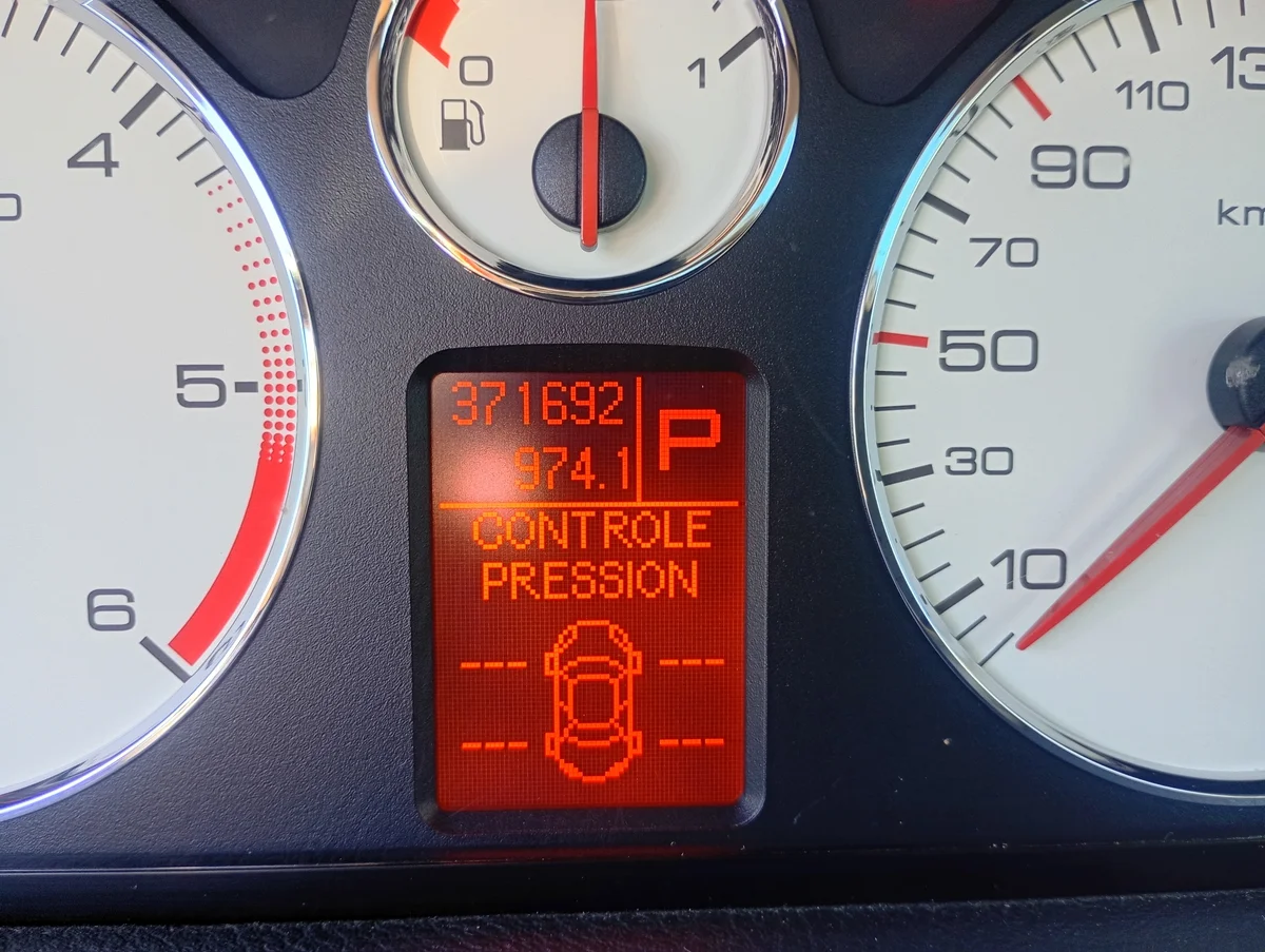 Mittaristo Peugeot 407 2.7 HDI 371692KM MM-1910-55