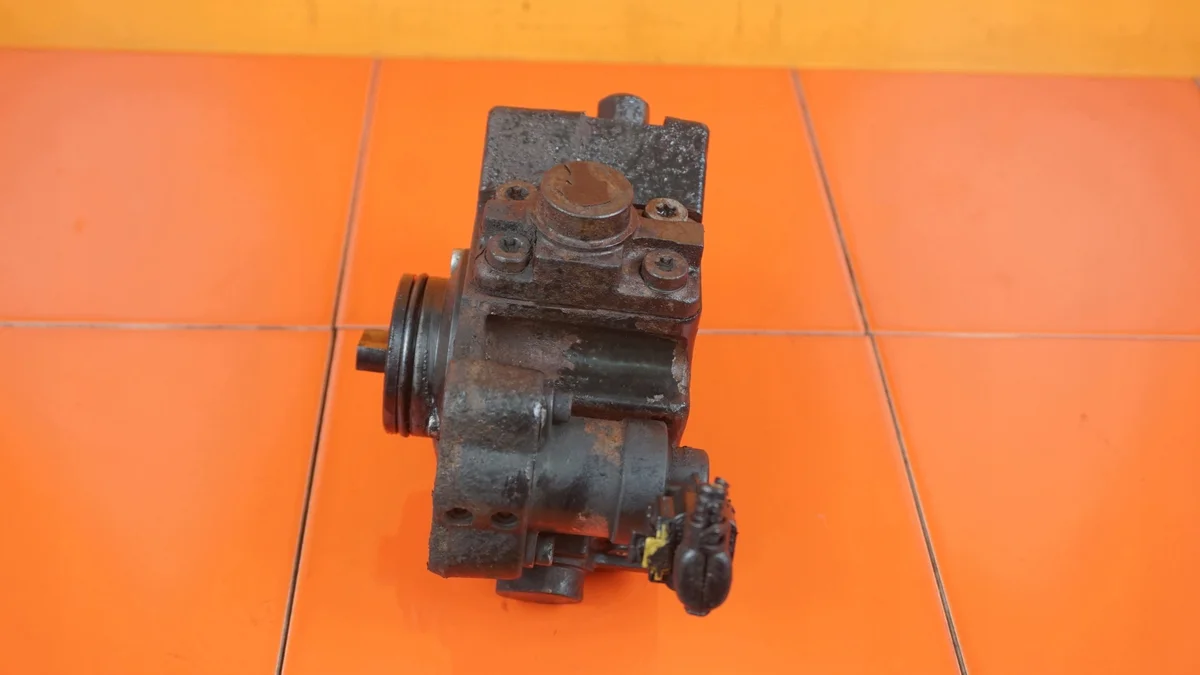 Insprutningspump Peugeot Bipper 1.3 HDI 35XZ31POMPA0445010266