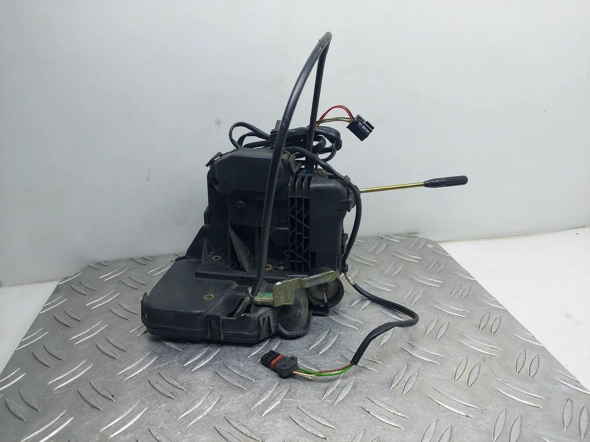 Cerradura Puerta Izquierda Delantera Mercedes W203 004133112637KAS