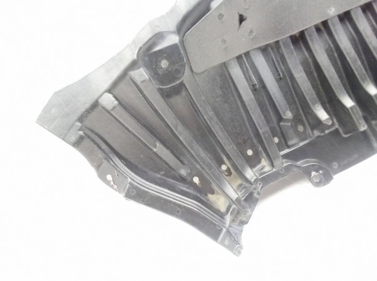 Cache sous pare-chocs avant Mercedes-Benz C W205 A2055202500