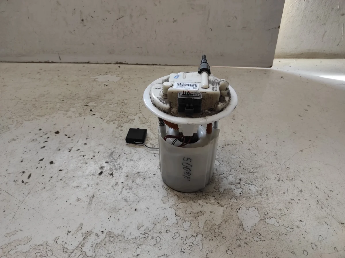 Pompe à carburant Peugeot 5008 1.6 9684994380