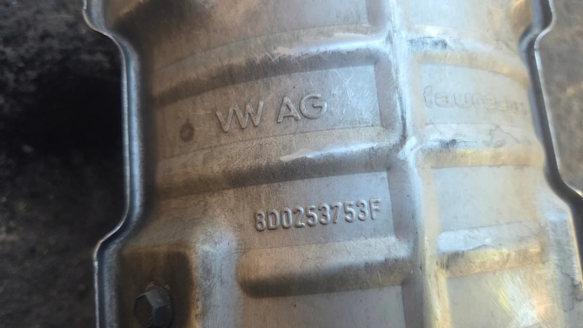 Audi A4 B6 Katalizator 8D0253753F image 5