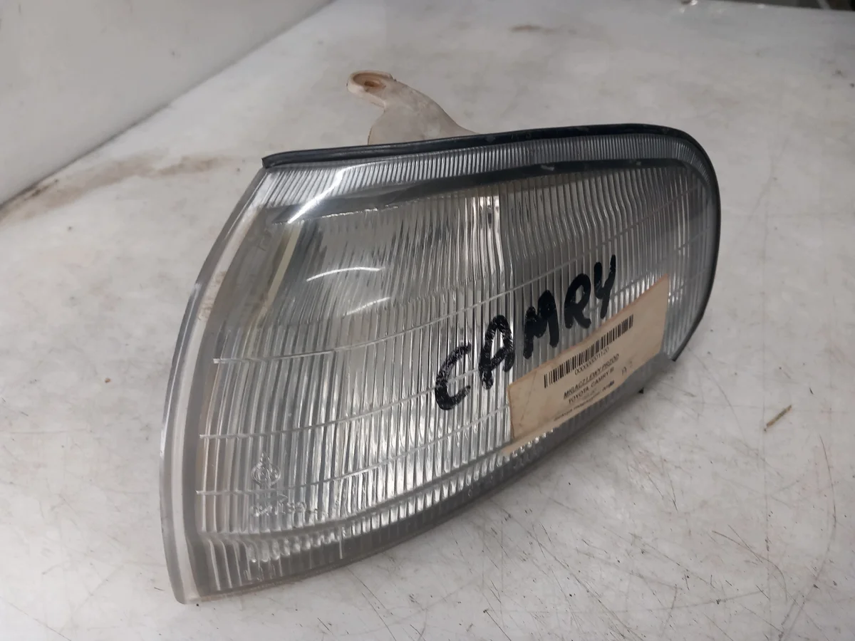 Pisca Dianteiro Esquerdo Toyota Camry 17-1139