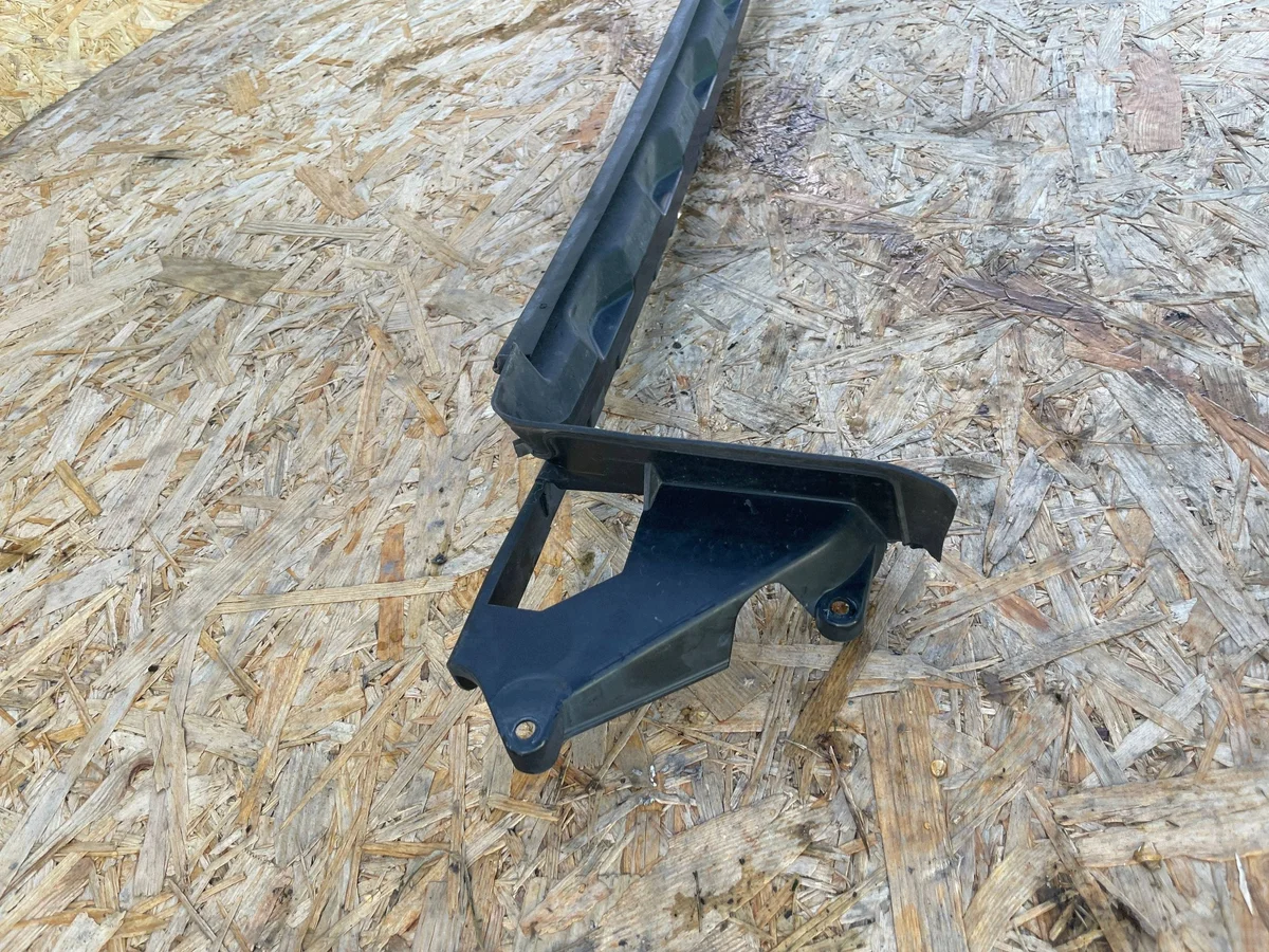 Volvo XC60 Air Duct Guide OEM 32296082