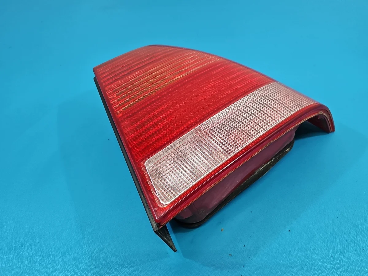 VW Bora Right Rear Fender Lamp