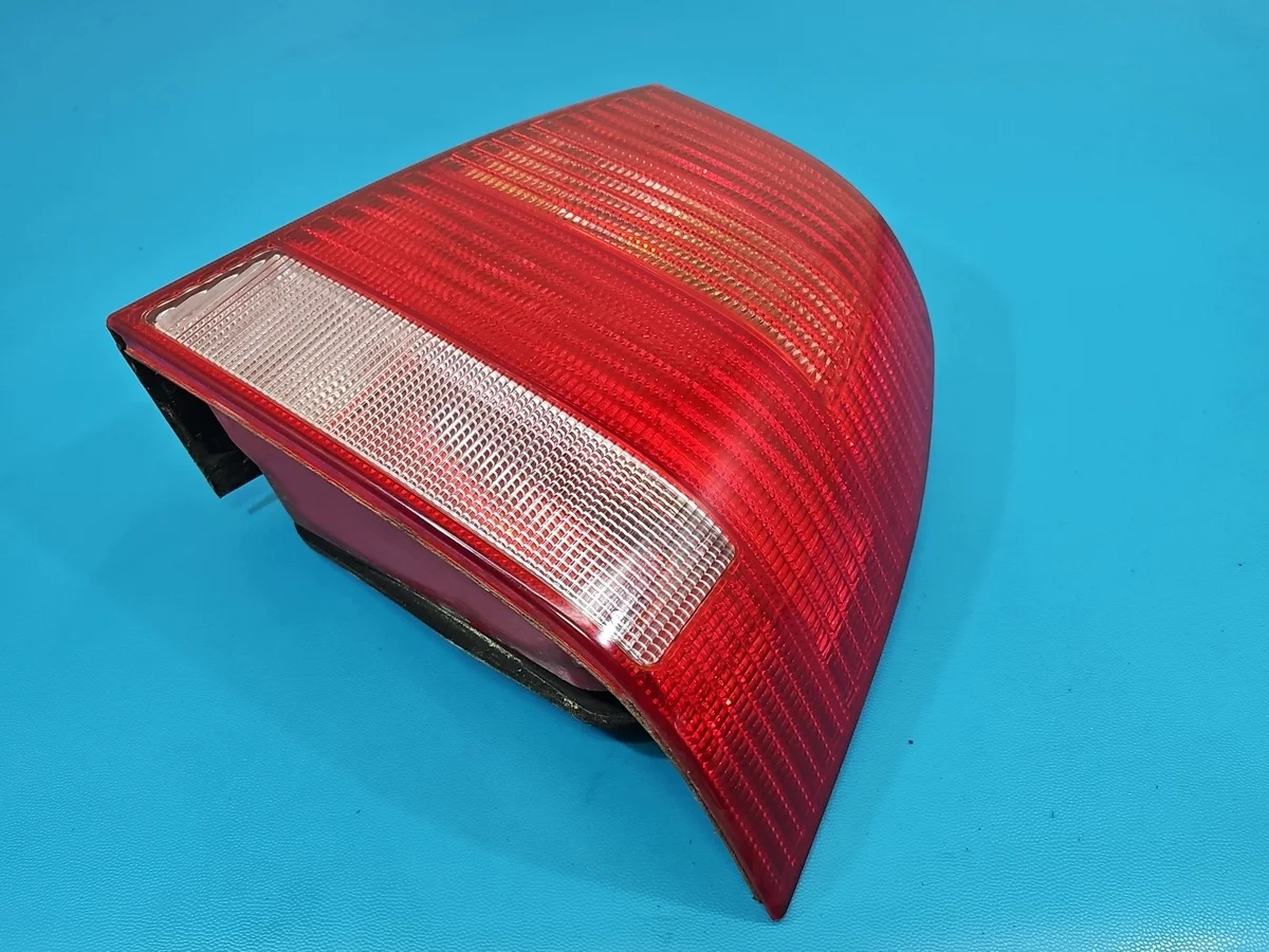 VW Bora Right Rear Fender Lamp