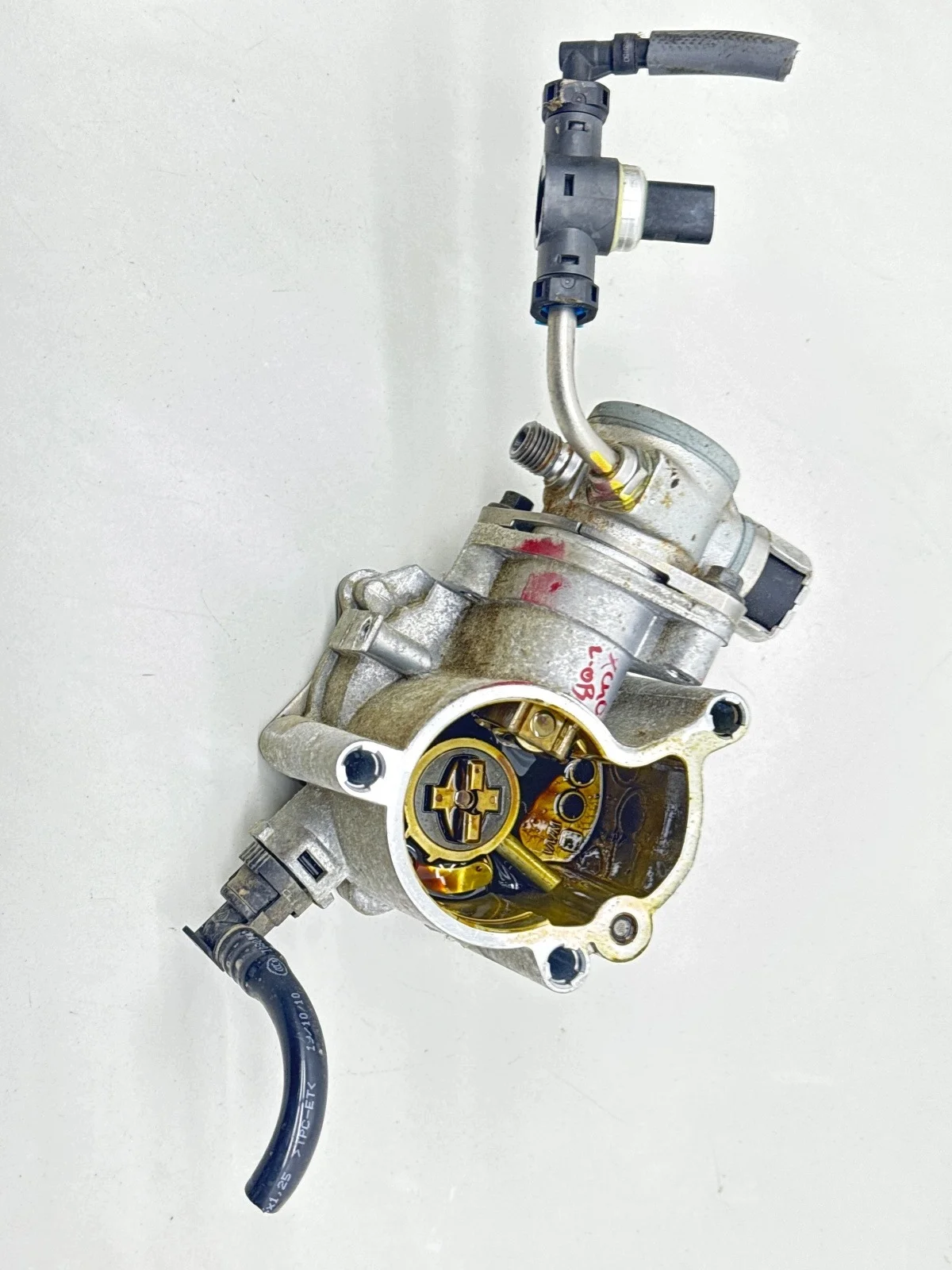Brandstofpomp Volvo XC40 2.0B 31480558