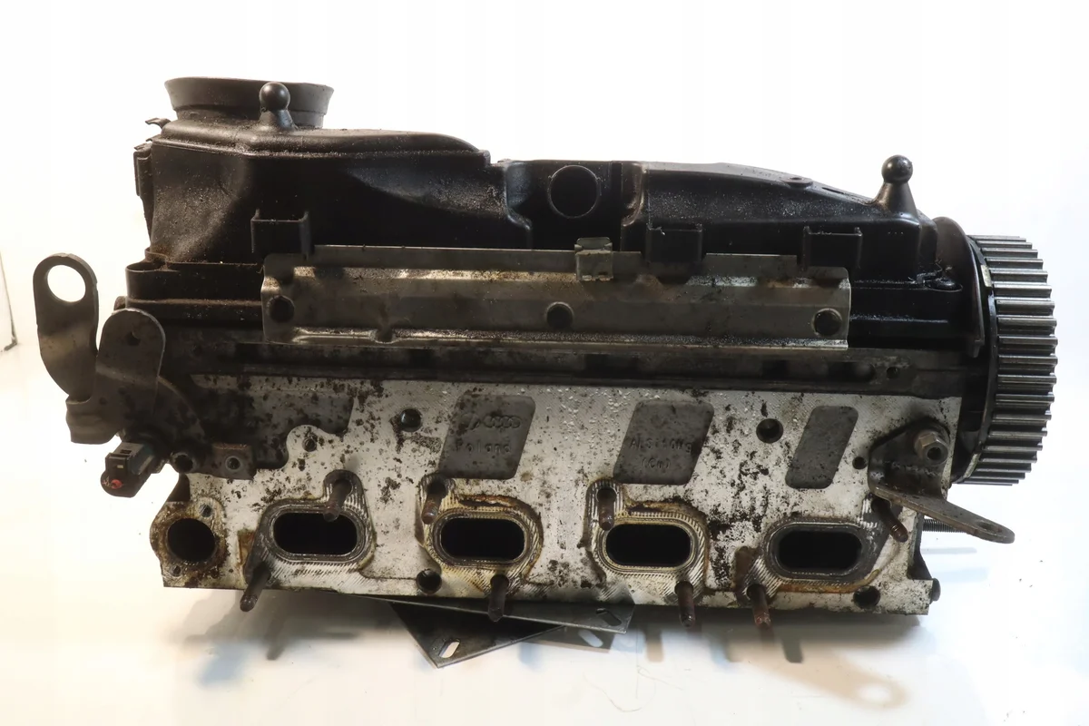 Cylinderhuvud VW Passat B7 2.0 TDI R03L103373J