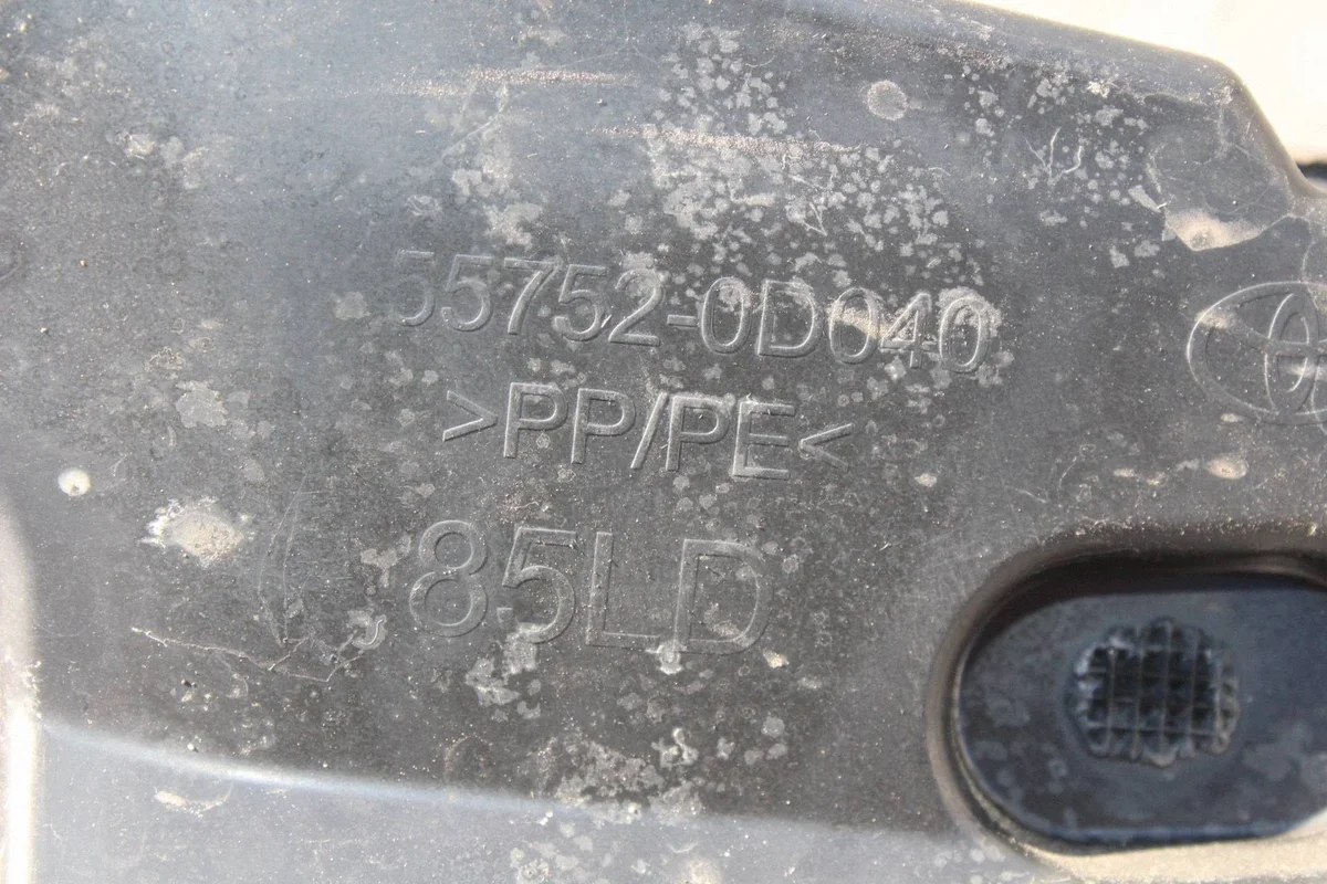 Windshield Toyota Yaris III 557520D040