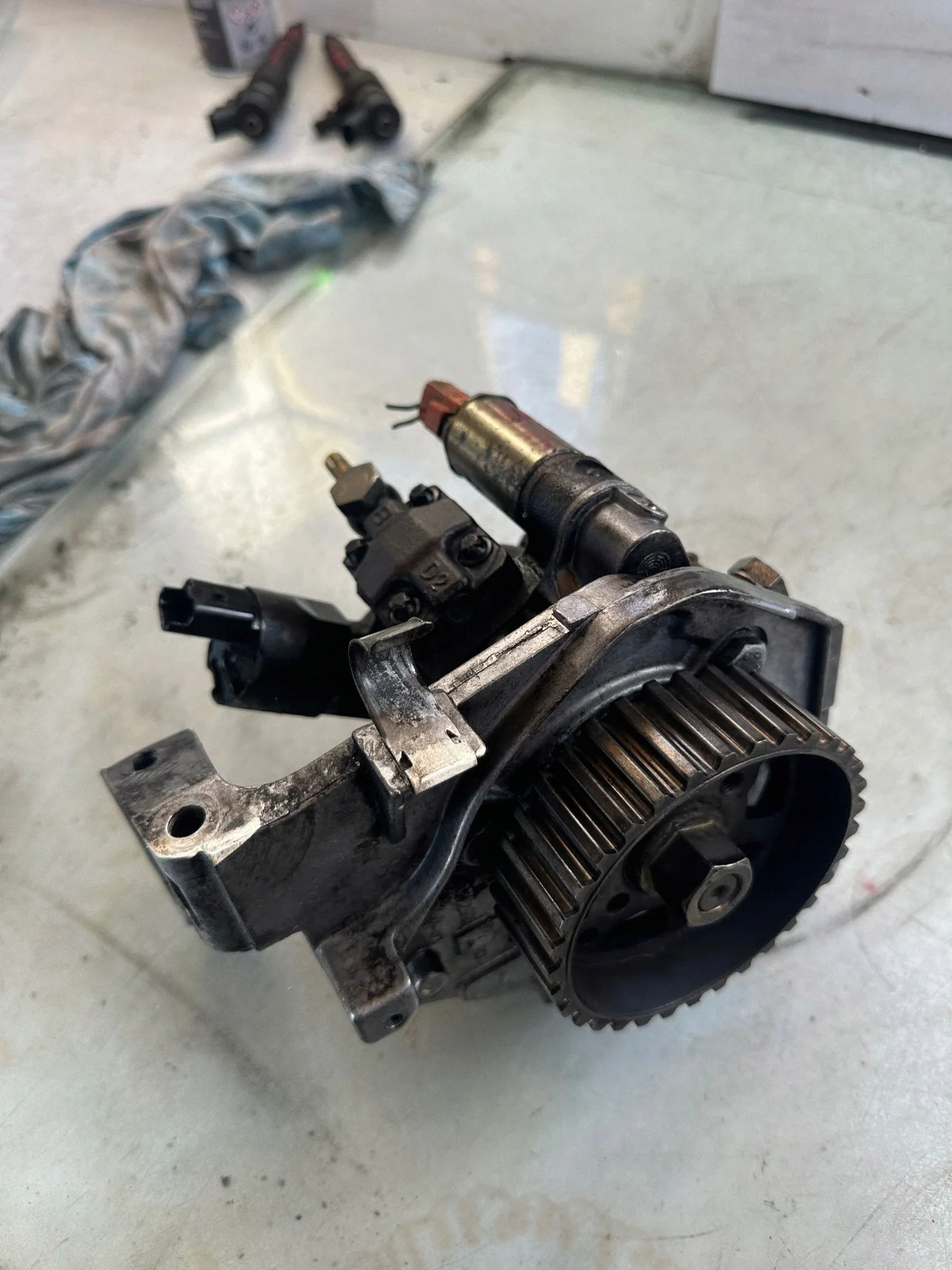 Polttoainepumppu Ford 1.4 TDCI 9641852080