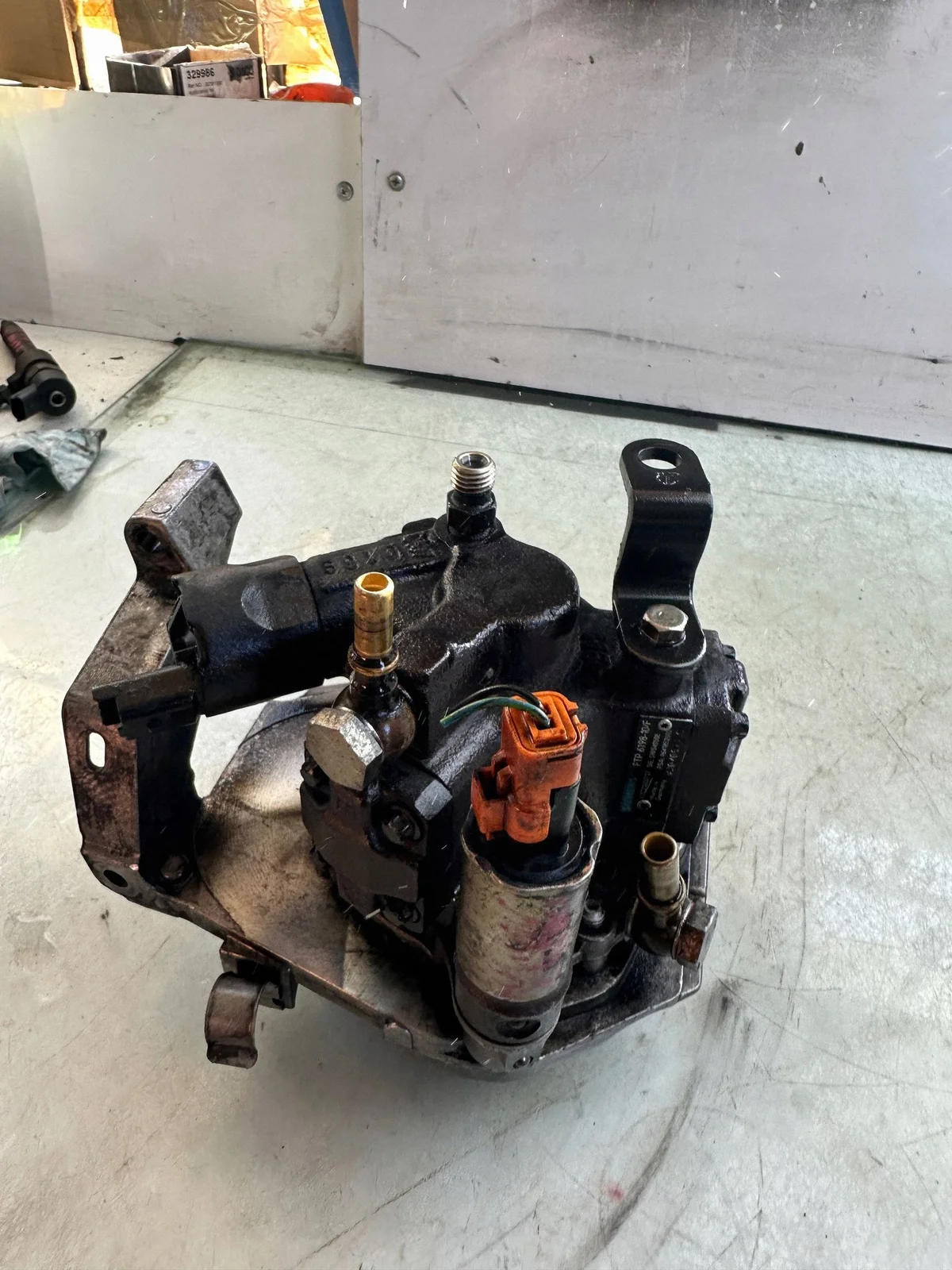 Polttoainepumppu Ford 1.4 TDCI 9641852080 image 4