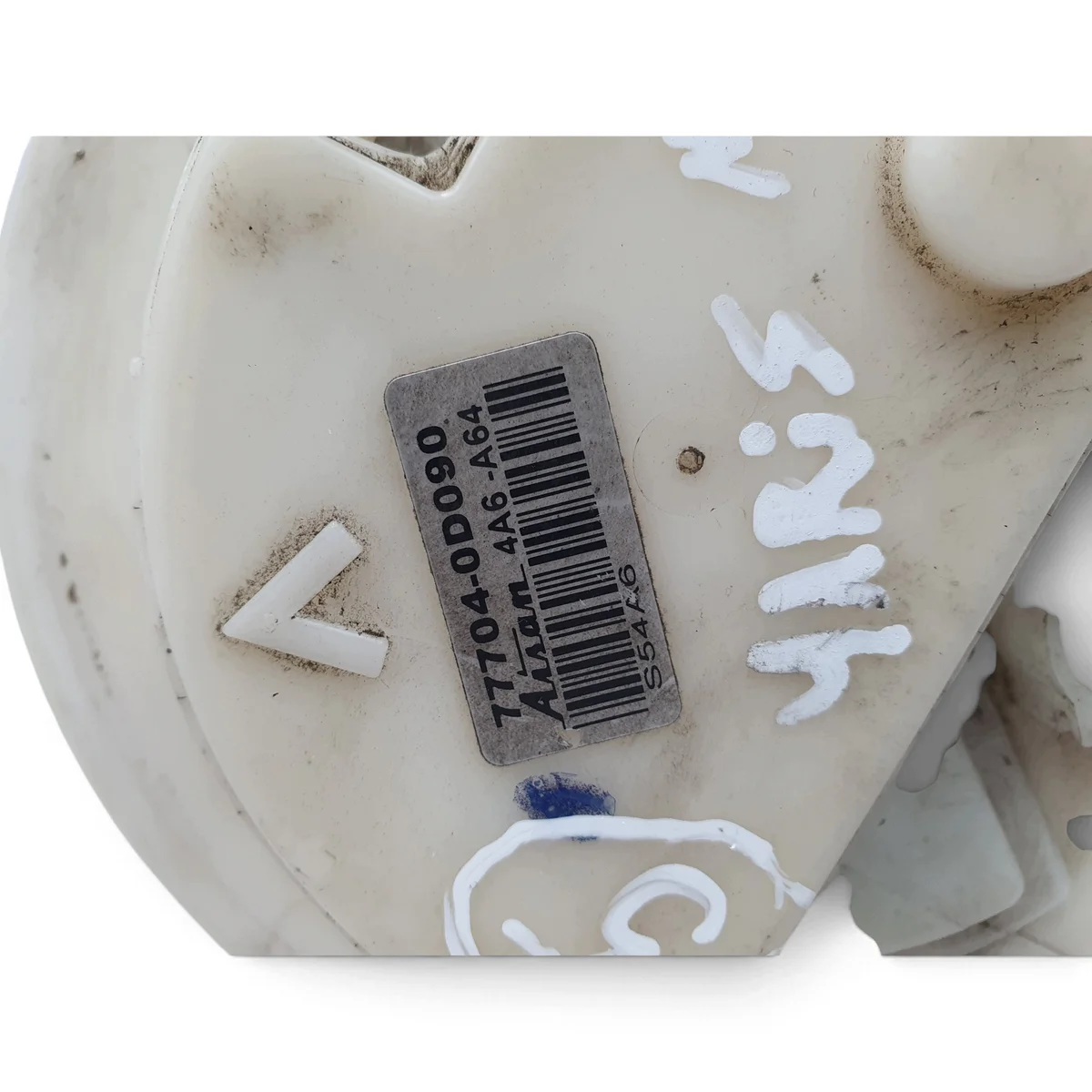 Pompe à carburant Toyota Yaris 77704-0D090
