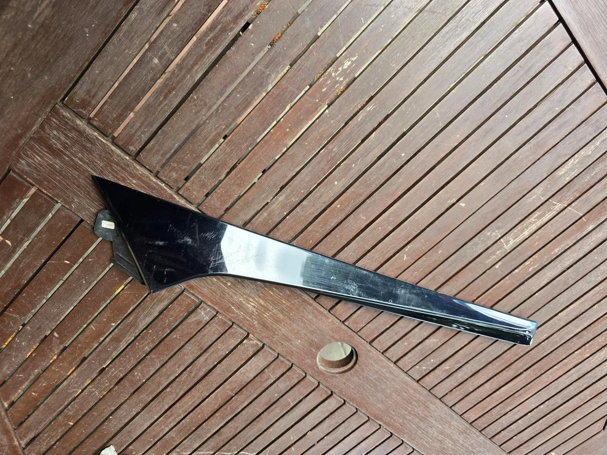 Audi Q8 4M8 SQ8 4M Sierlijst spoiler rechts OE 4M8854872C