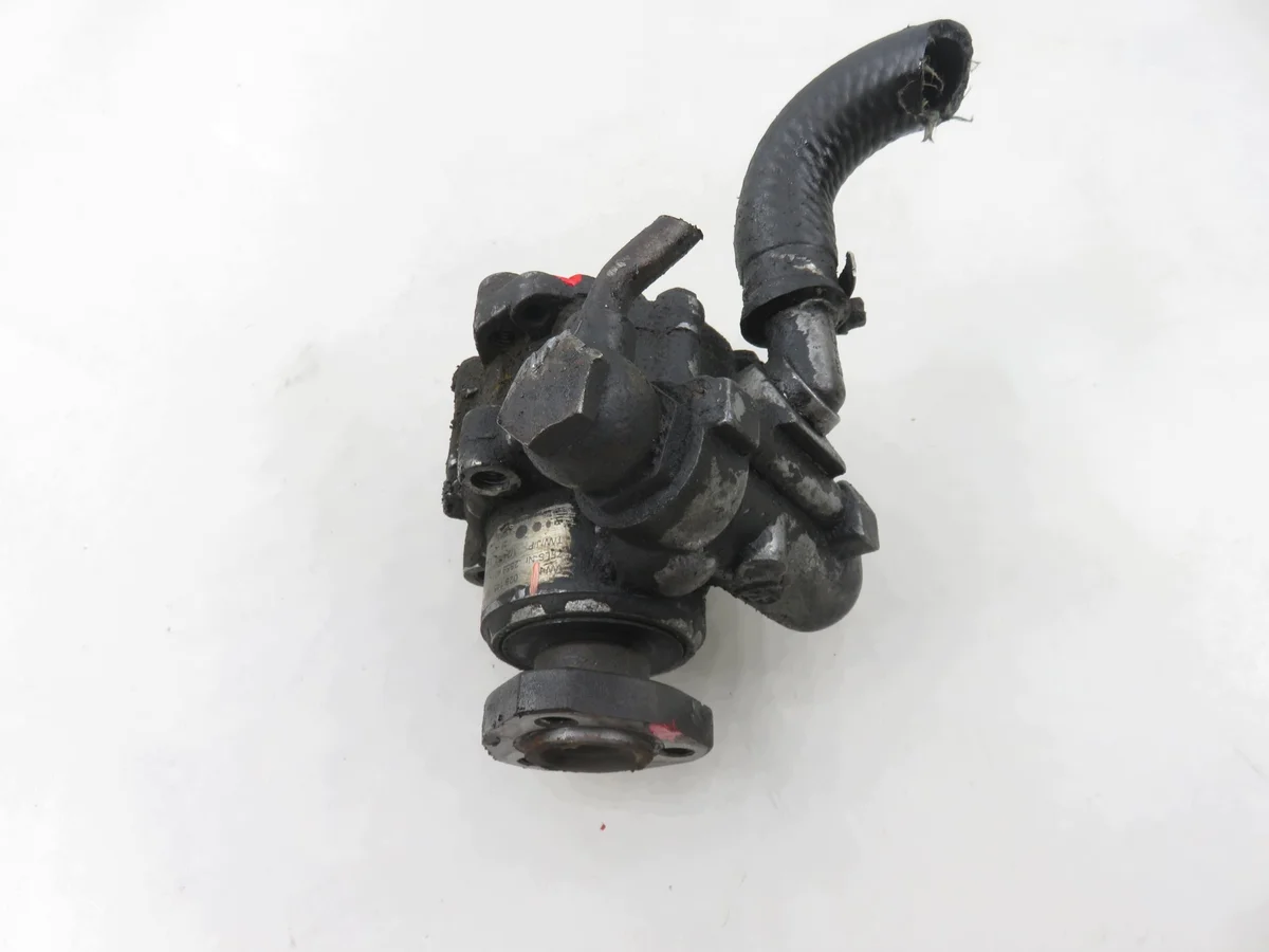 Ohjaustehostimen pumppu VW Golf III 1.9 TDI M1152038-028145157D image 3