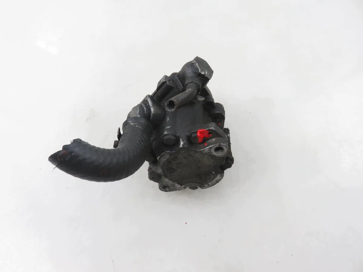 Ohjaustehostimen pumppu VW Golf III 1.9 TDI M1152038-028145157D image 4