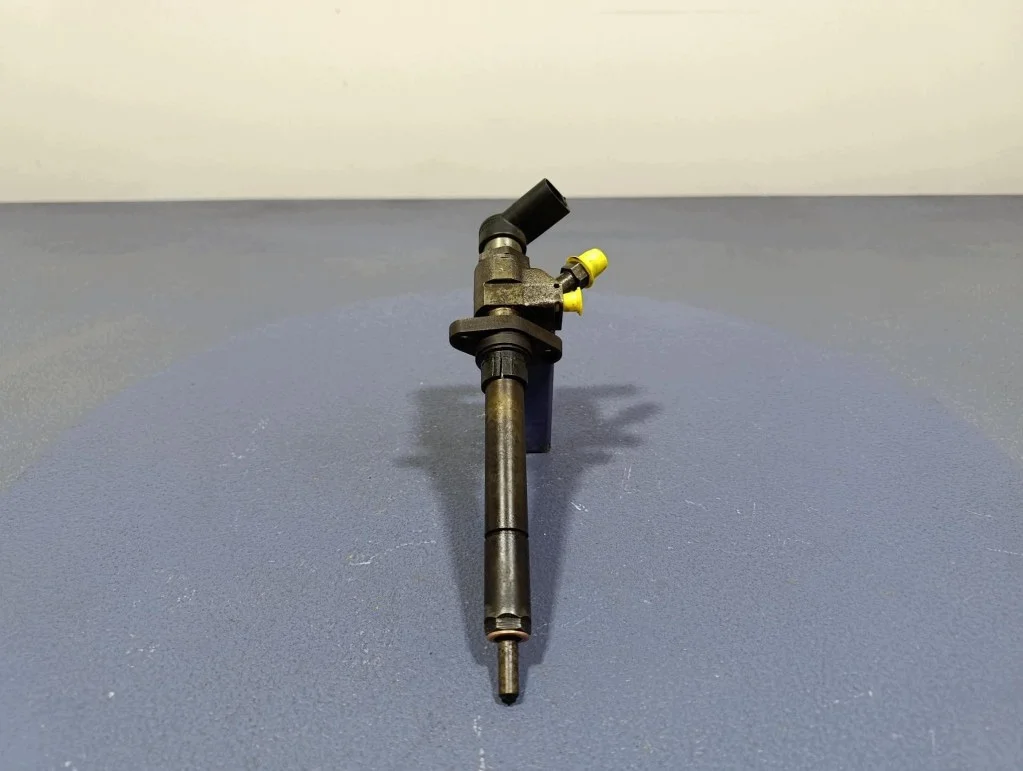 Injecteur Volvo V50 2.0D 9657144580