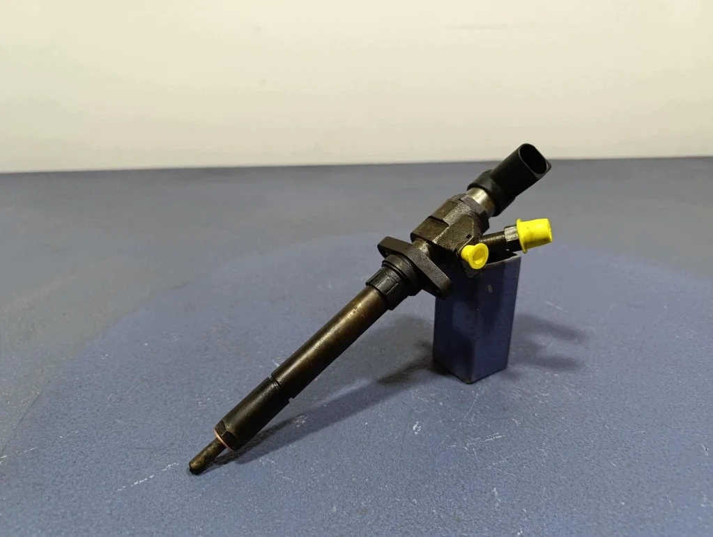 Injecteur Volvo V50 2.0D 9657144580