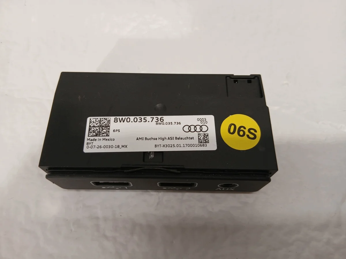 USB AUX Port 8W0035736 Audi Q5 80A