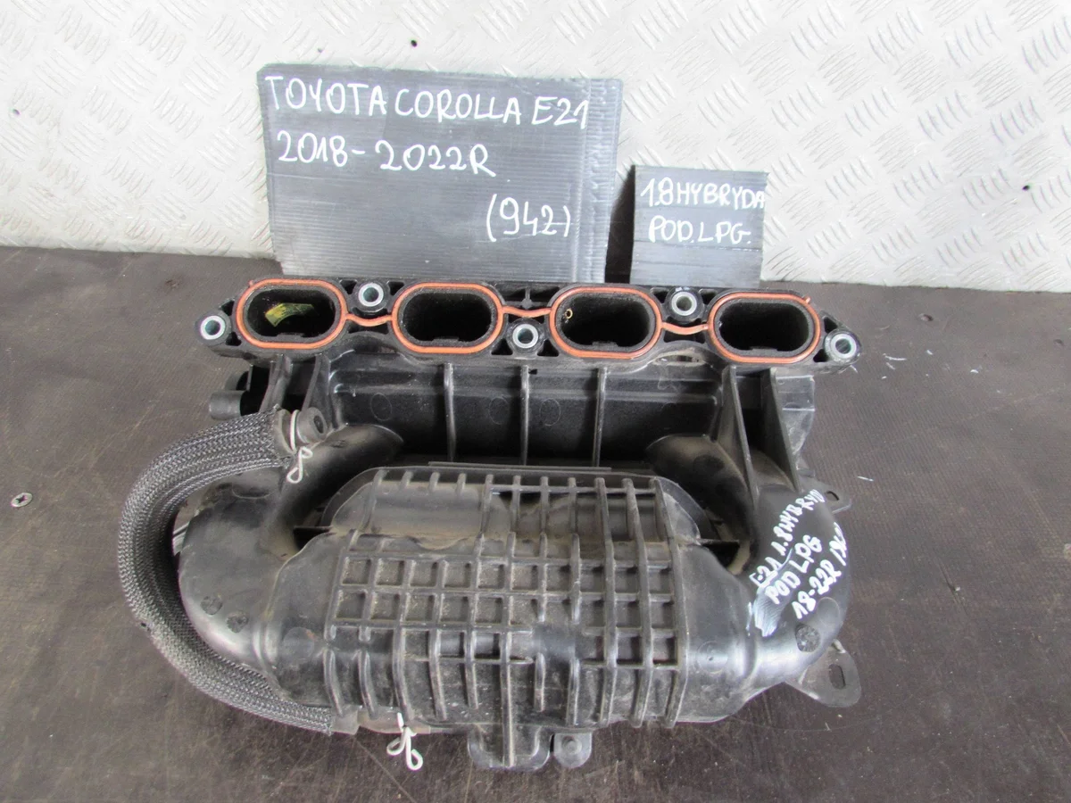 Colector de admisión Toyota Corolla E21 KBI65600
