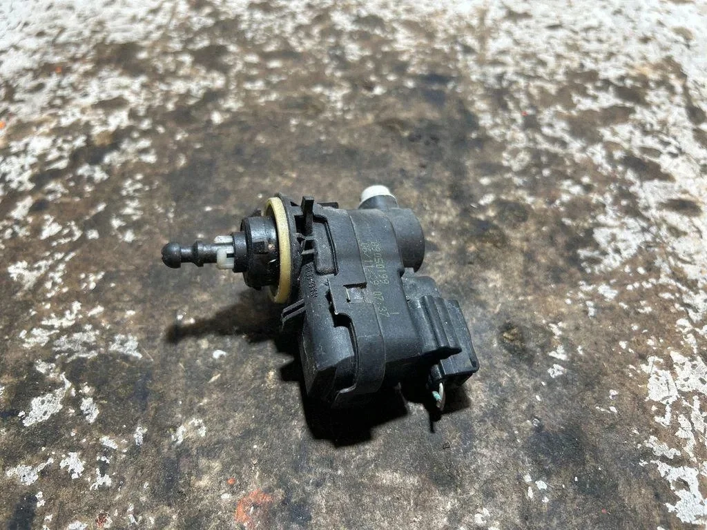 Moteur de phare Toyota Verso Auris 89050199