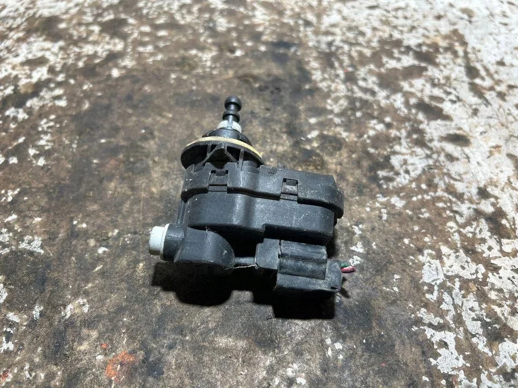 Toyota Verso Auris I Stellmotor Scheinwerfer 89050199