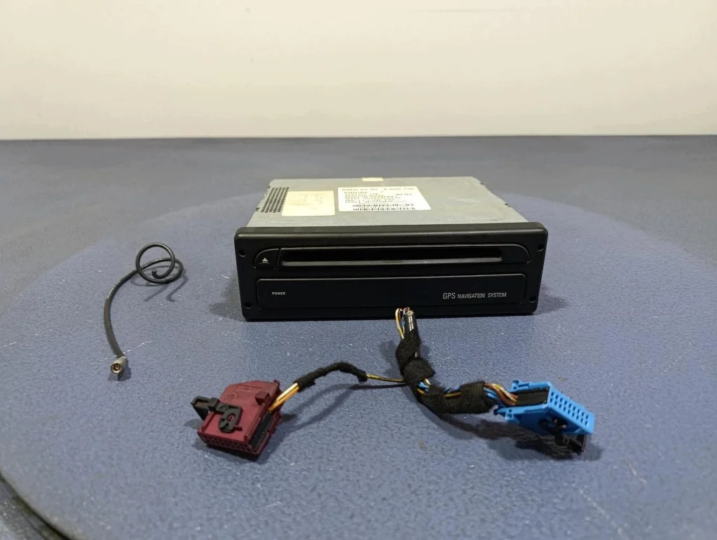 BMW 5 E39 Navigation CD Changer Reader 6920758